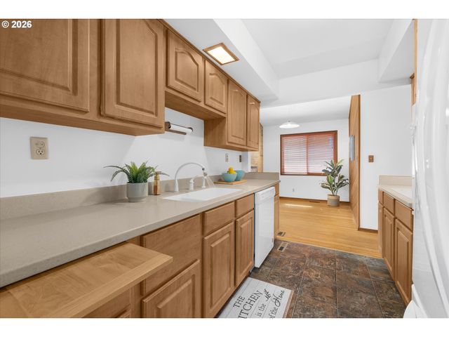 7647 Se HAWTHORNE Blvd, Portland, OR 97215
