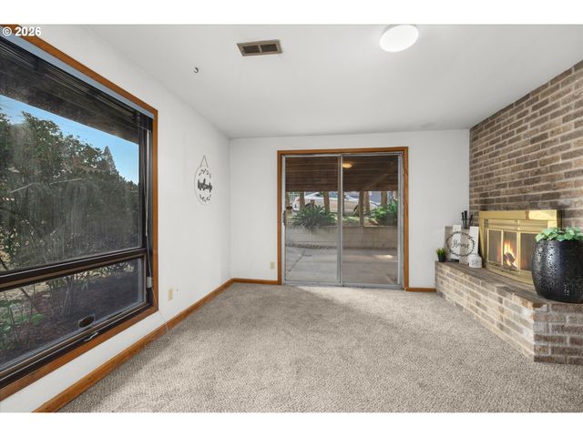 7647 Se HAWTHORNE Blvd, Portland, OR 97215