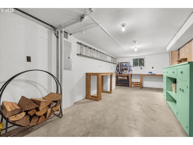 7647 Se HAWTHORNE Blvd, Portland, OR 97215