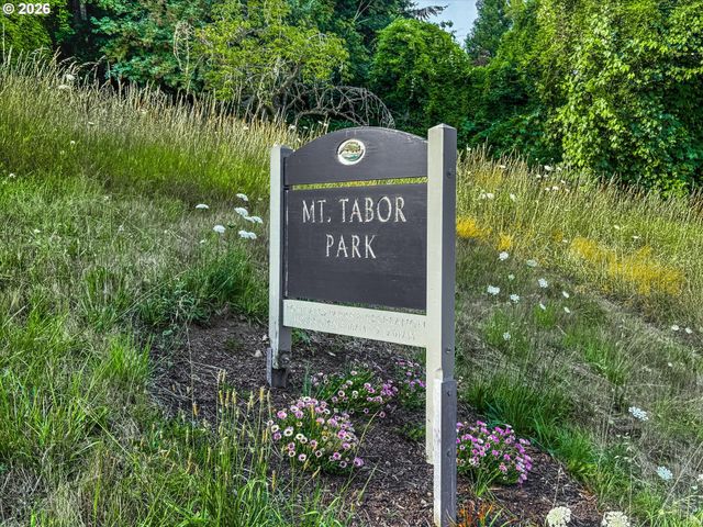 7647 Se HAWTHORNE Blvd, Portland, OR 97215