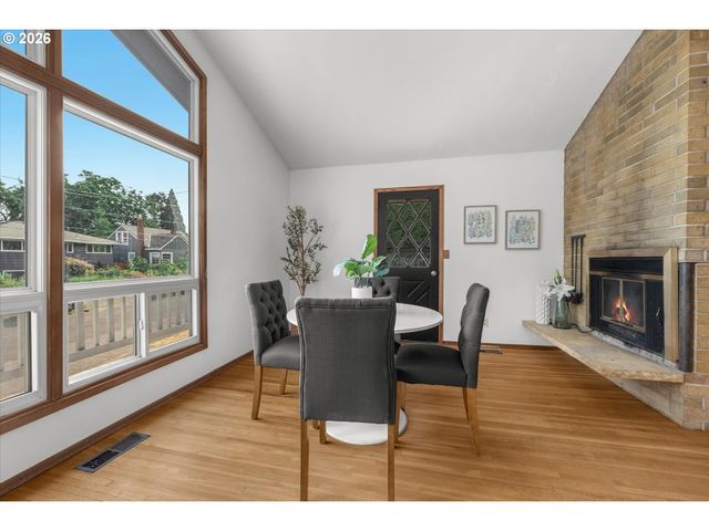 7647 Se HAWTHORNE Blvd, Portland, OR 97215