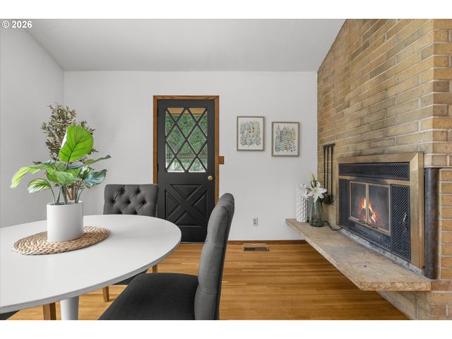 7647 Se HAWTHORNE Blvd, Portland, OR 97215