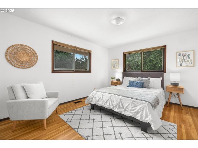 7647 Se HAWTHORNE Blvd, Portland, OR 97215