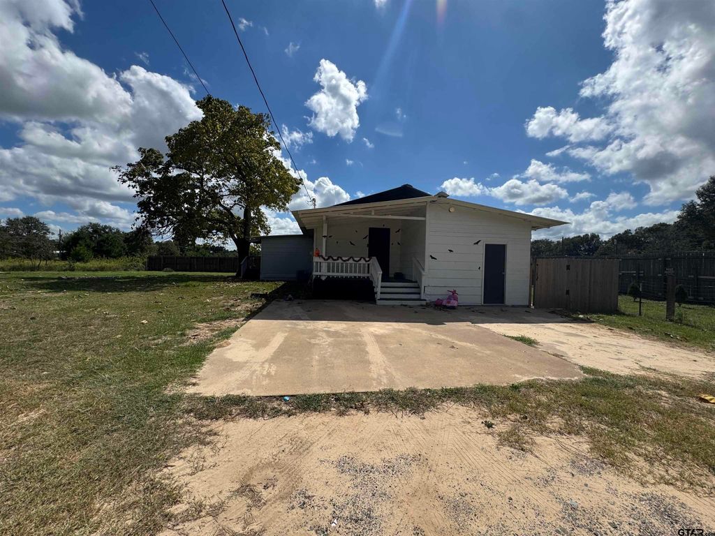 16238 Esther Rd, Lindale, TX 75771