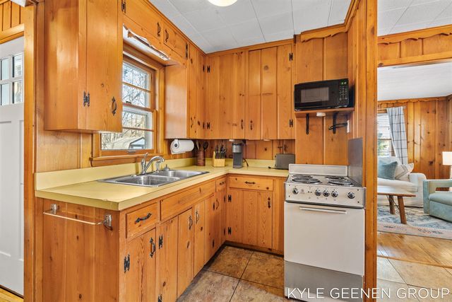 1833 Ottawa Beach Road, Holland, MI 49424