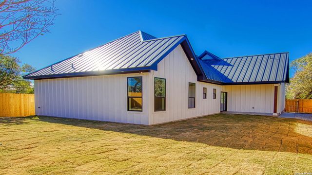 1207 Tanglewood Trl, Spring Branch, TX 78070