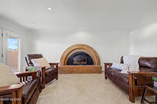 6609 N Amahl Drive, Tucson, AZ 85704