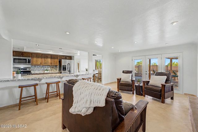 6609 N Amahl Drive, Tucson, AZ 85704