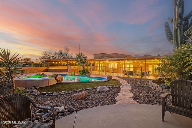 6609 N Amahl Drive, Tucson, AZ 85704