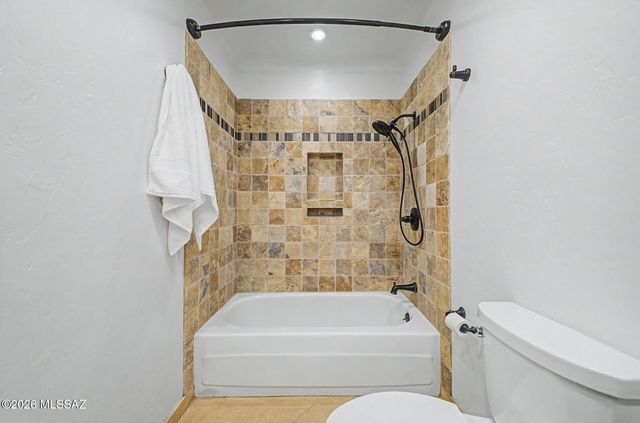 6609 N Amahl Drive, Tucson, AZ 85704