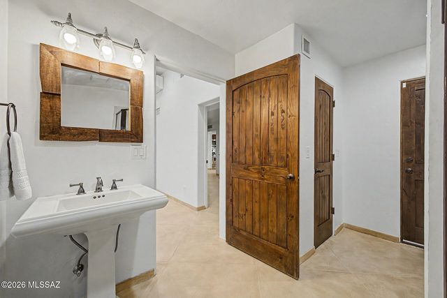 6609 N Amahl Drive, Tucson, AZ 85704