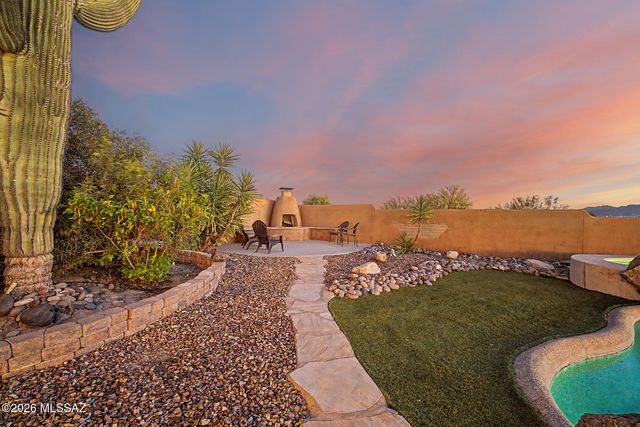 6609 N Amahl Drive, Tucson, AZ 85704