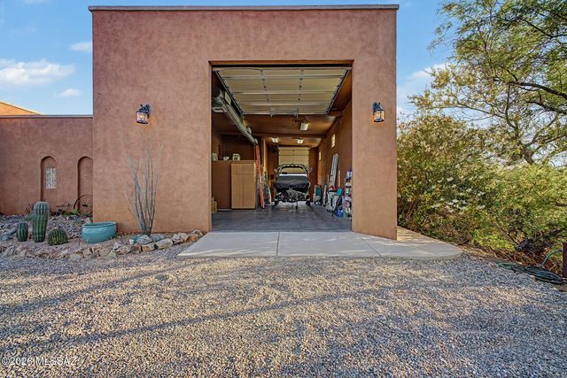6609 N Amahl Drive, Tucson, AZ 85704