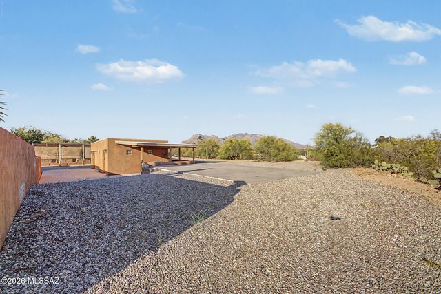 6609 N Amahl Drive, Tucson, AZ 85704