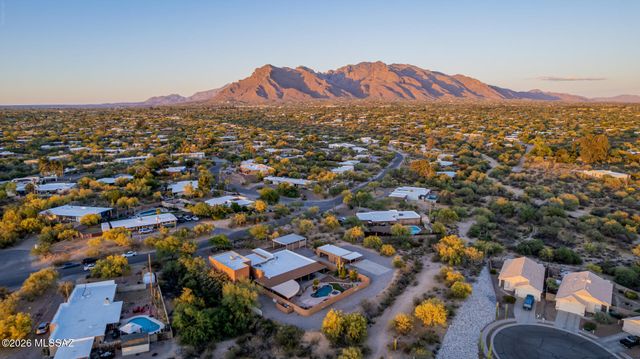 6609 N Amahl Drive, Tucson, AZ 85704