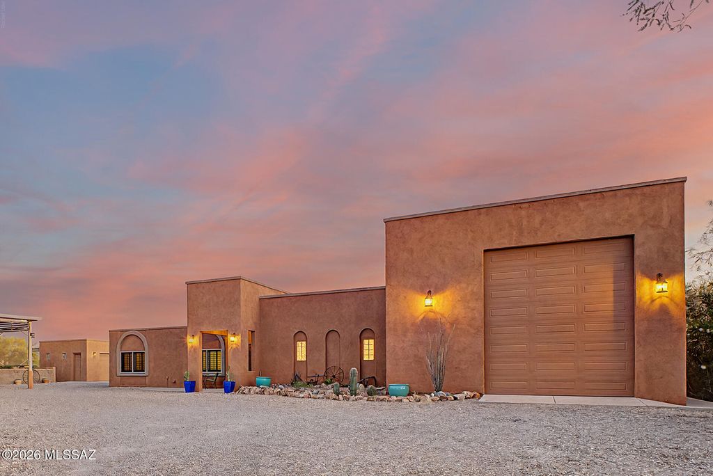 6609 N Amahl Drive, Tucson, AZ 85704