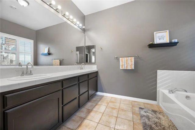 9313 Via Parma, Bakersfield, CA 93312