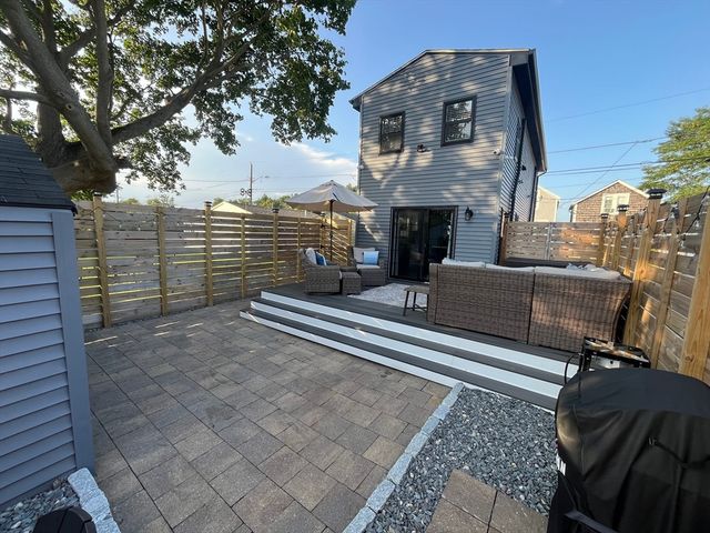 230 Cedar Ave, Portsmouth, RI 02871