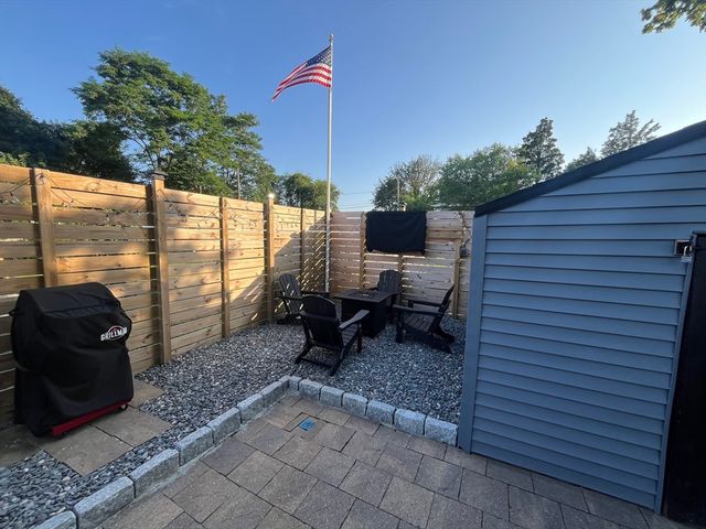 230 Cedar Ave, Portsmouth, RI 02871