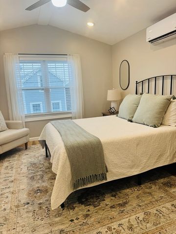 230 Cedar Ave, Portsmouth, RI 02871