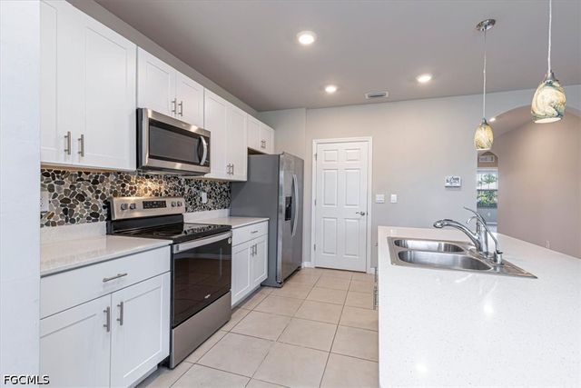 1806 NW 21st TER, Cape Coral, FL 33993