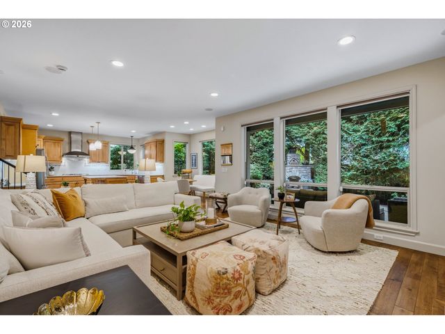 1082 MEEK Way, West Linn, OR 97068