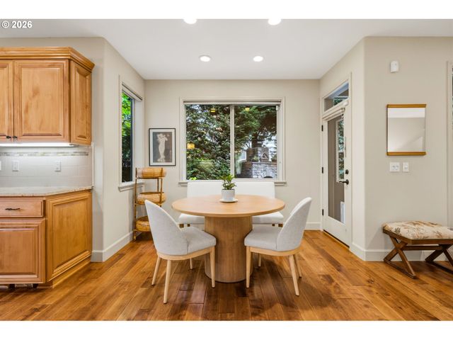 1082 MEEK Way, West Linn, OR 97068