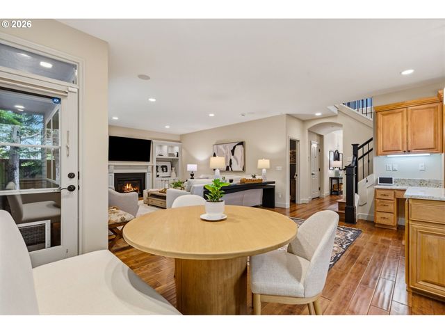 1082 MEEK Way, West Linn, OR 97068