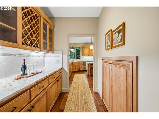 1082 MEEK Way, West Linn, OR 97068