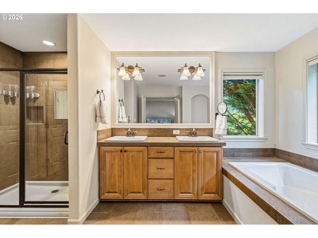 1082 MEEK Way, West Linn, OR 97068