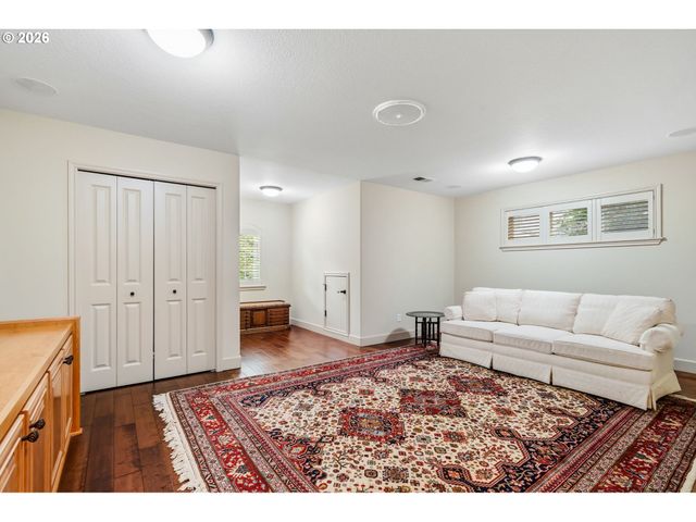 1082 MEEK Way, West Linn, OR 97068