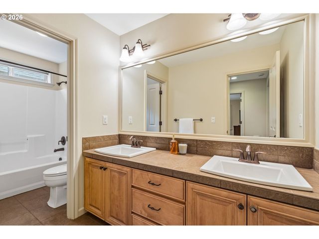 1082 MEEK Way, West Linn, OR 97068