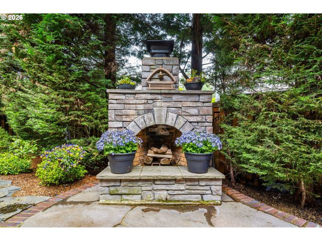 1082 MEEK Way, West Linn, OR 97068