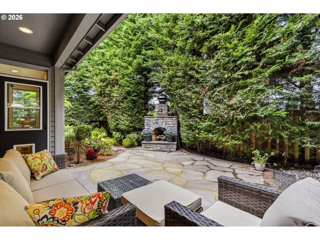 1082 MEEK Way, West Linn, OR 97068