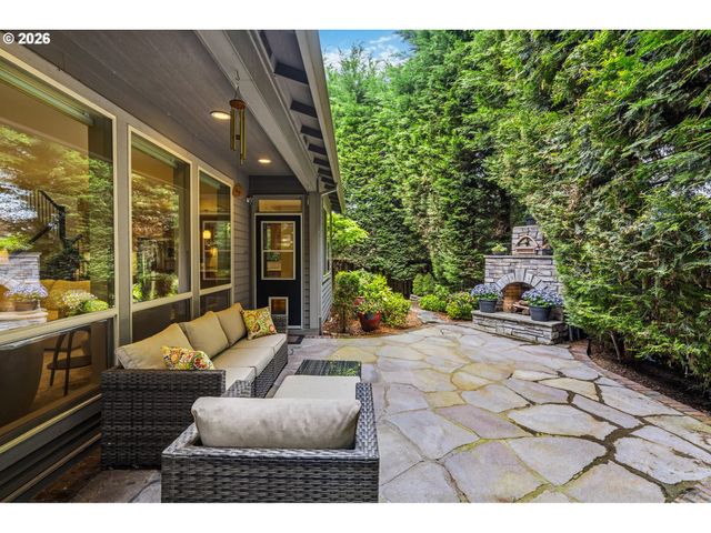 1082 MEEK Way, West Linn, OR 97068