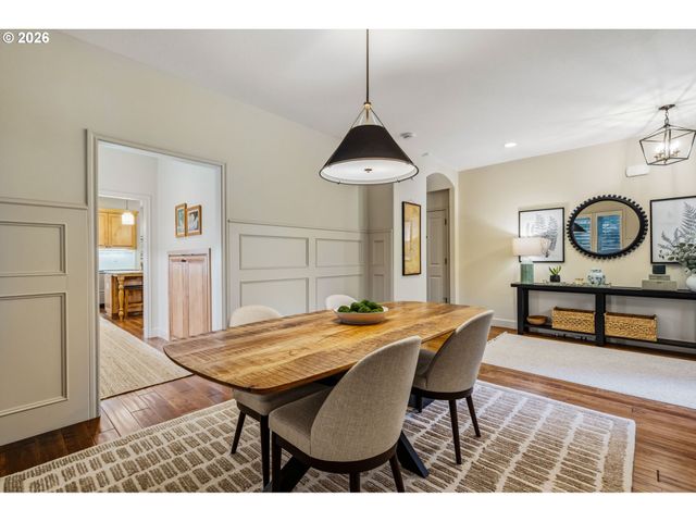 1082 MEEK Way, West Linn, OR 97068