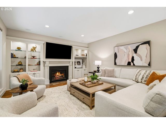 1082 MEEK Way, West Linn, OR 97068