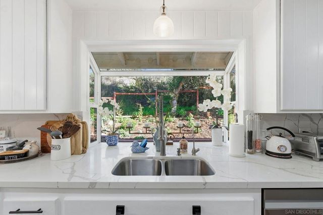 1165 Midway Dr, Alpine, CA 91901