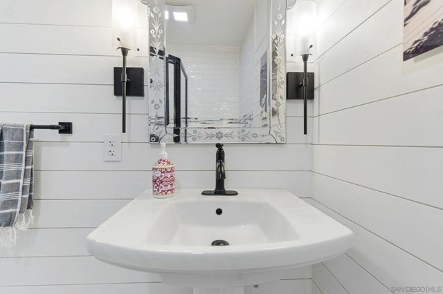 1165 Midway Dr, Alpine, CA 91901