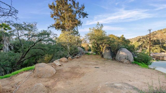 1165 Midway Dr, Alpine, CA 91901