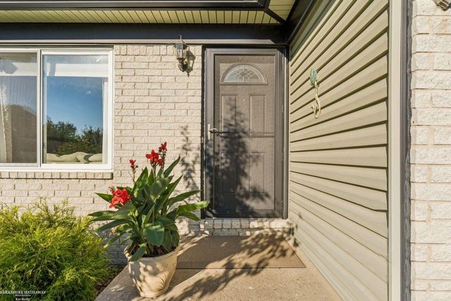 46595 Apple Lane, Macomb Twp, MI 48044