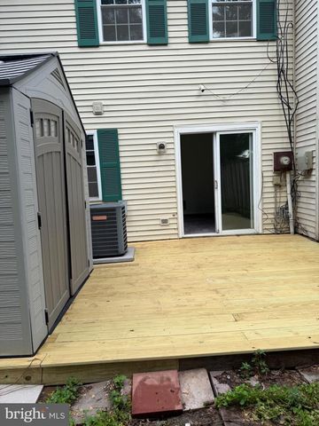 8739 BRETTON WOODS DR, Manassas, VA 20110