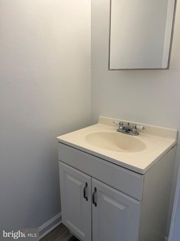 8739 BRETTON WOODS DR, Manassas, VA 20110