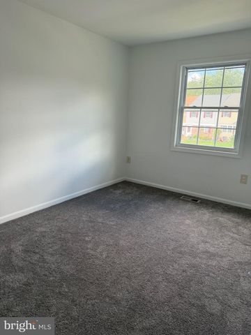 8739 BRETTON WOODS DR, Manassas, VA 20110