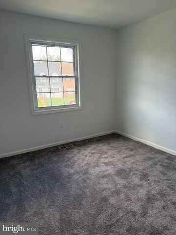 8739 BRETTON WOODS DR, Manassas, VA 20110