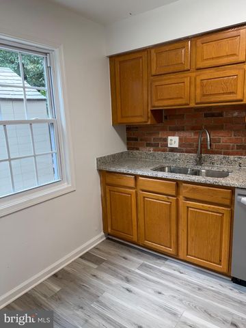 8739 BRETTON WOODS DR, Manassas, VA 20110
