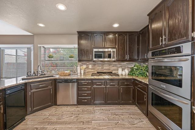5937 Blackstone Dr, Rocklin, CA 95765