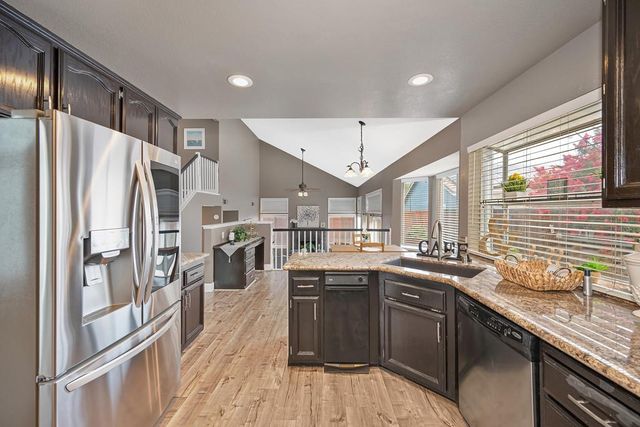 5937 Blackstone Dr, Rocklin, CA 95765