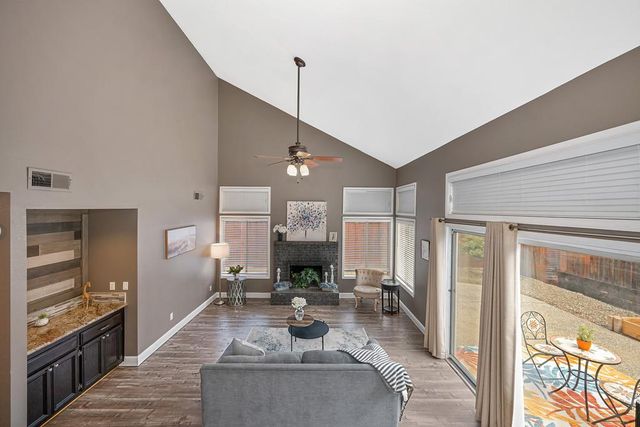 5937 Blackstone Dr, Rocklin, CA 95765