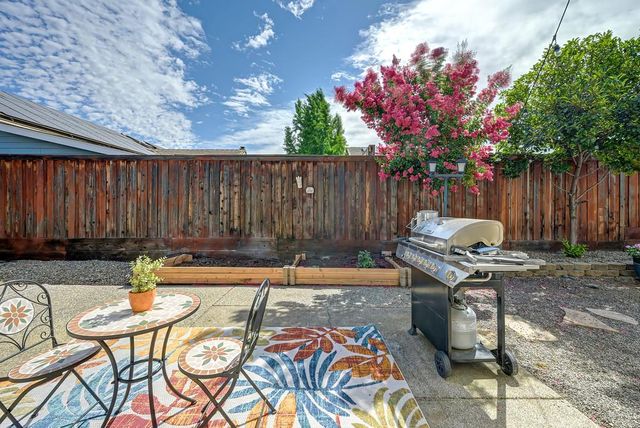 5937 Blackstone Dr, Rocklin, CA 95765